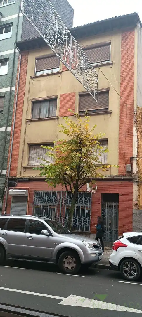 Vista exterior de Edificio en venta en Oviedo 