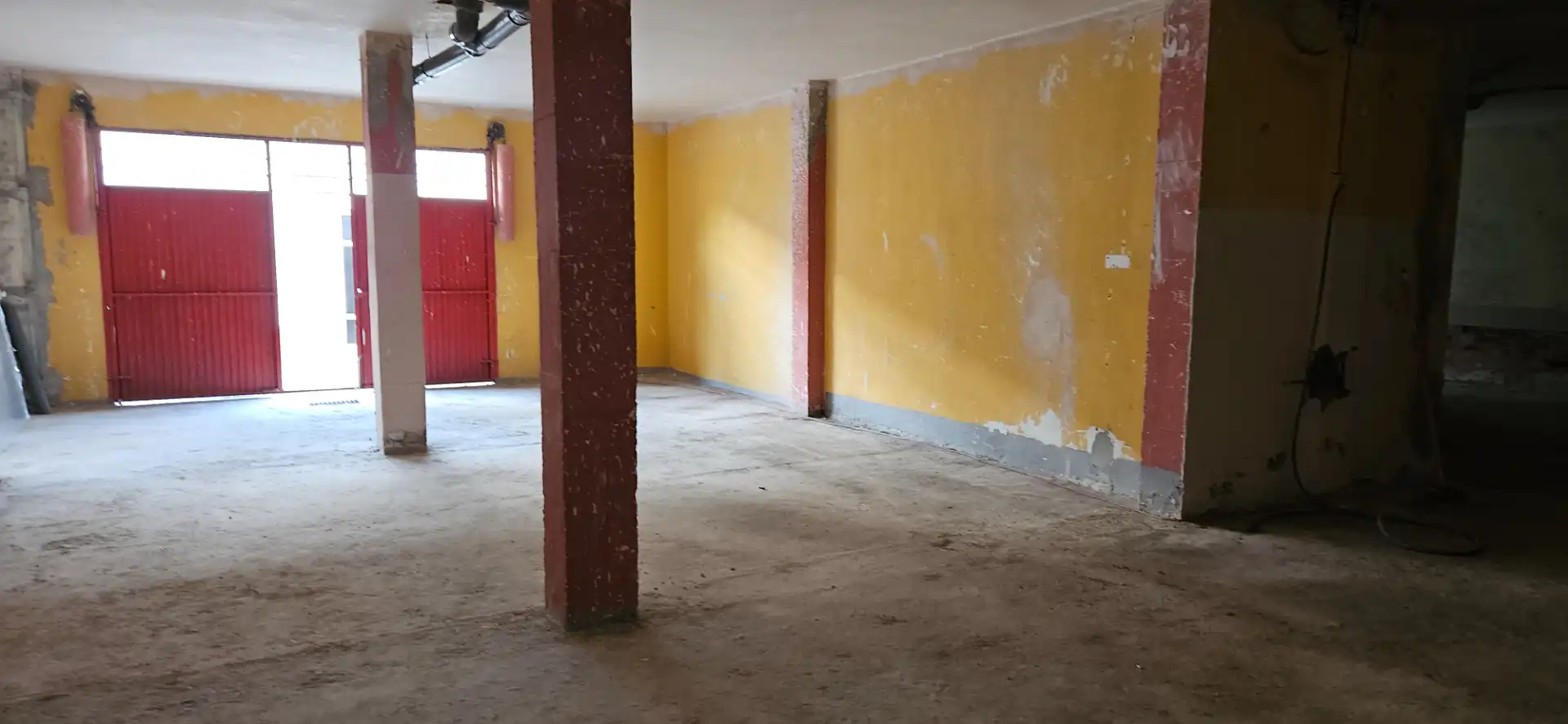 Local comercial en venda a Núcleo urbano, imagen 2