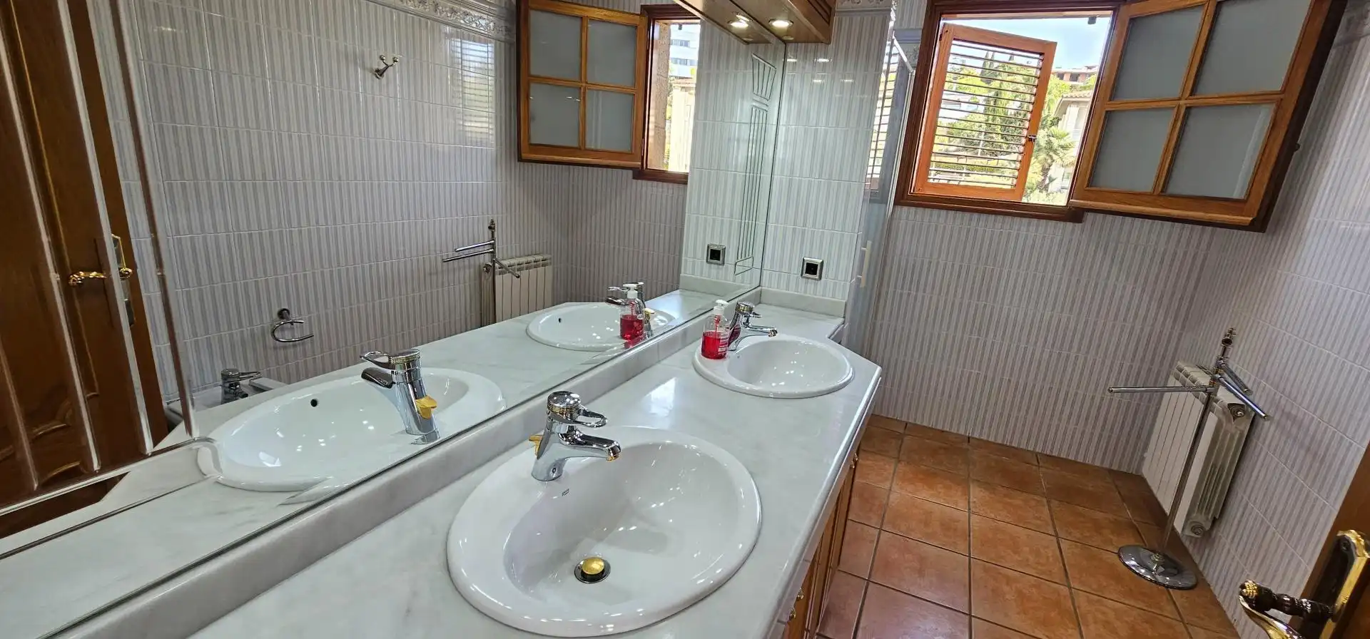 Bathroom of Houses for sale in Mataró  with Air Conditioner, Heating and Terrace