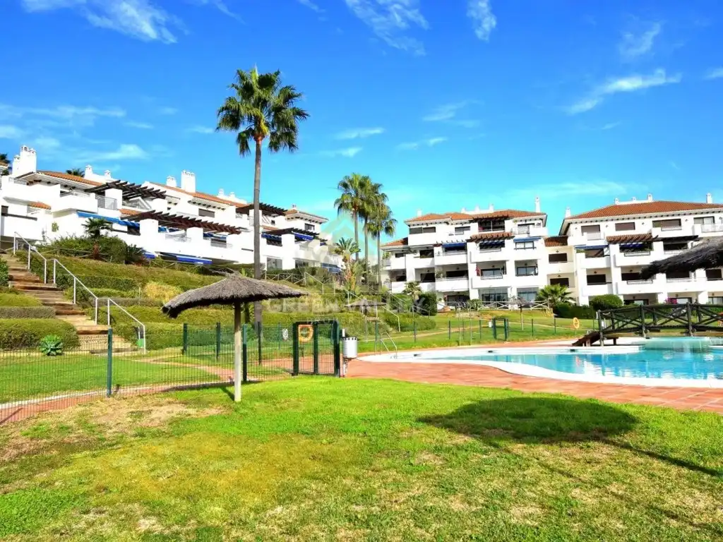 Piso con piscina en venta en La Alcaidesa, imagen 3