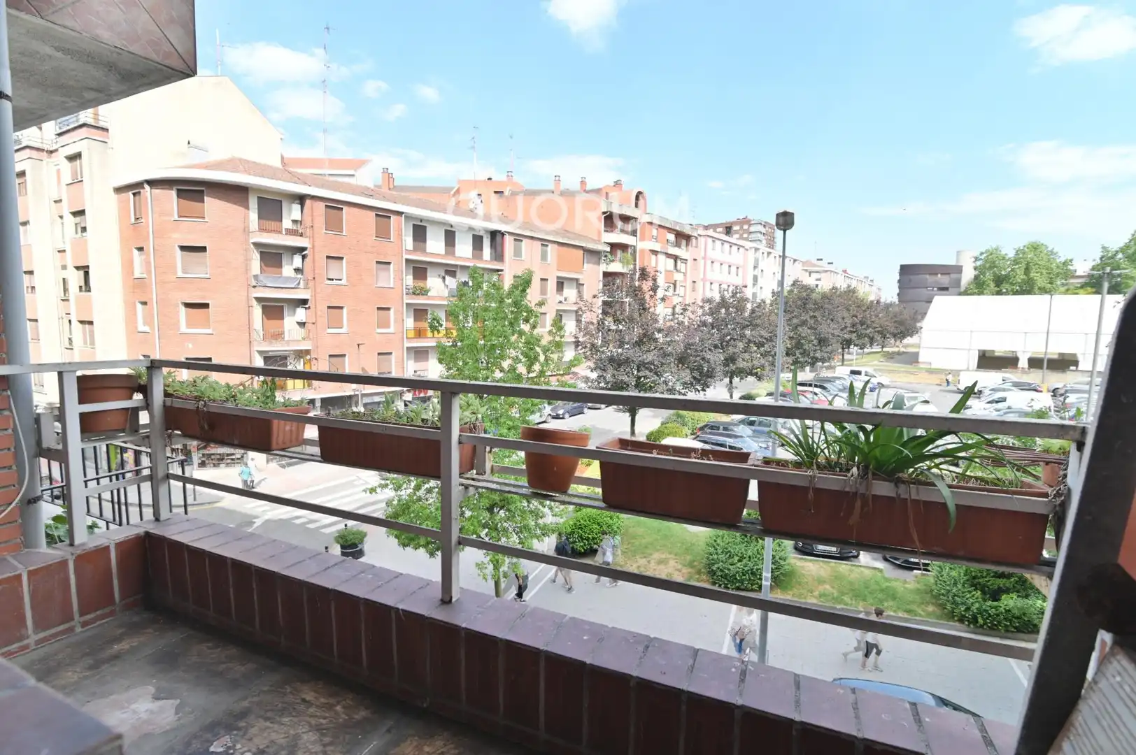 Vista exterior de Pis en venda en Basauri  amb Terrassa i Balcó