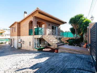 Maison avec piscine à vendre à Carrer COMTES DE BARCELONA