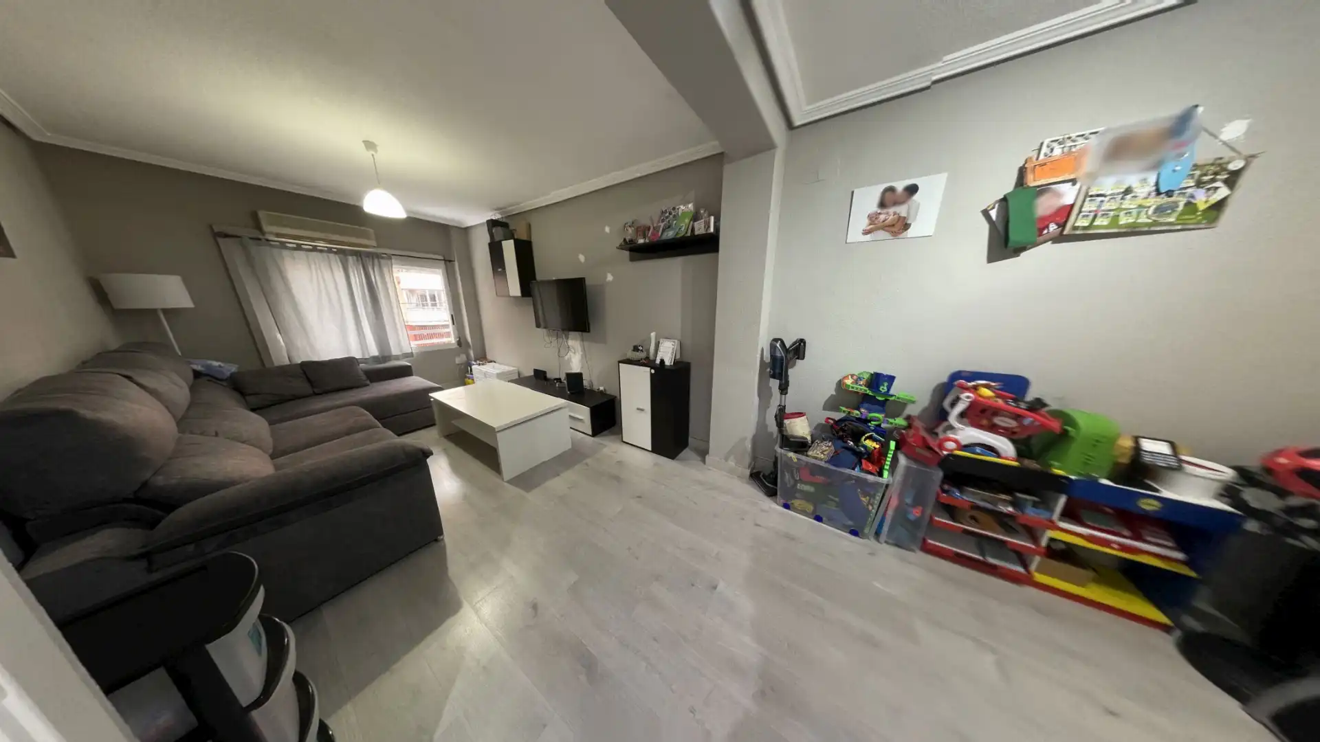 Sala d'estar de Pis en venda en Alicante / Alacant amb Aire condicionat, Parquet i Moblat
