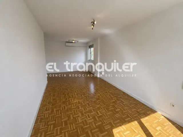 Sala d'estar de Pis de lloguer en Getafe amb Parquet, Piscina i Moblat