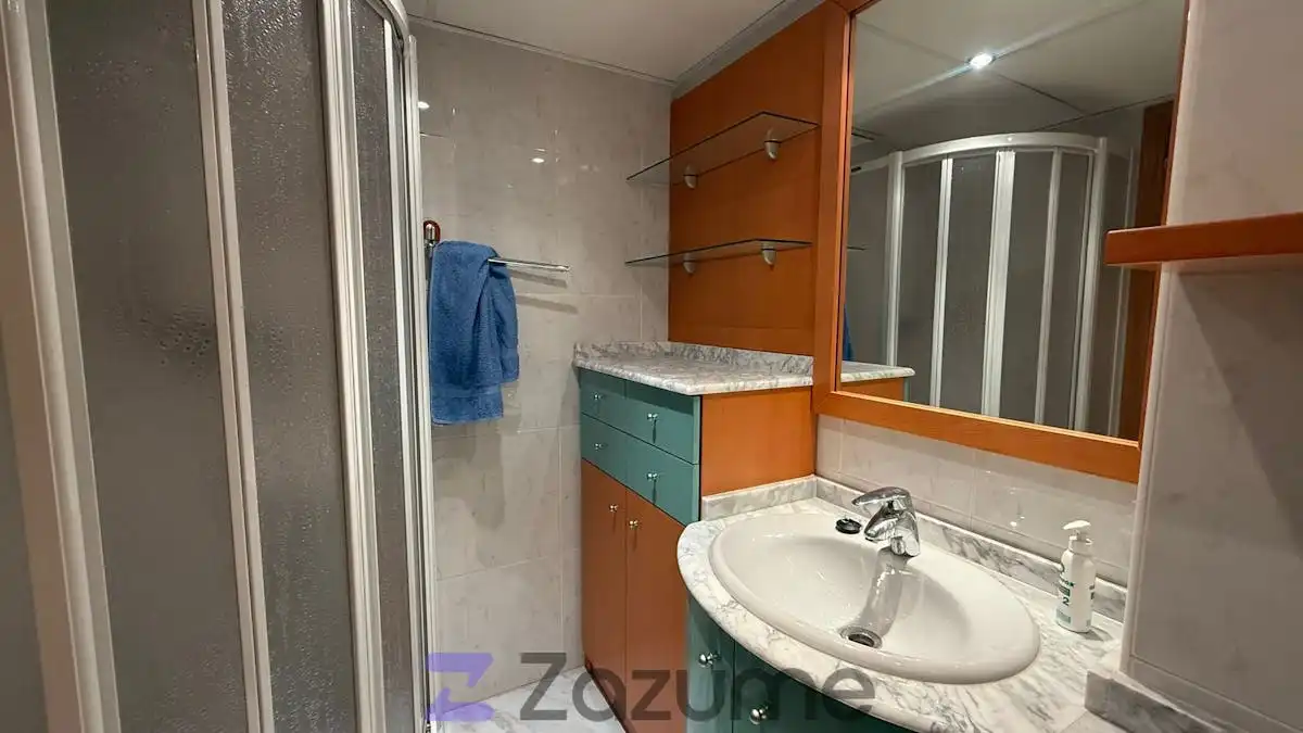 Badezimmer von Wohnung zur Miete in Murcia mit Abstellraum, Möbliert und Waschmaschine