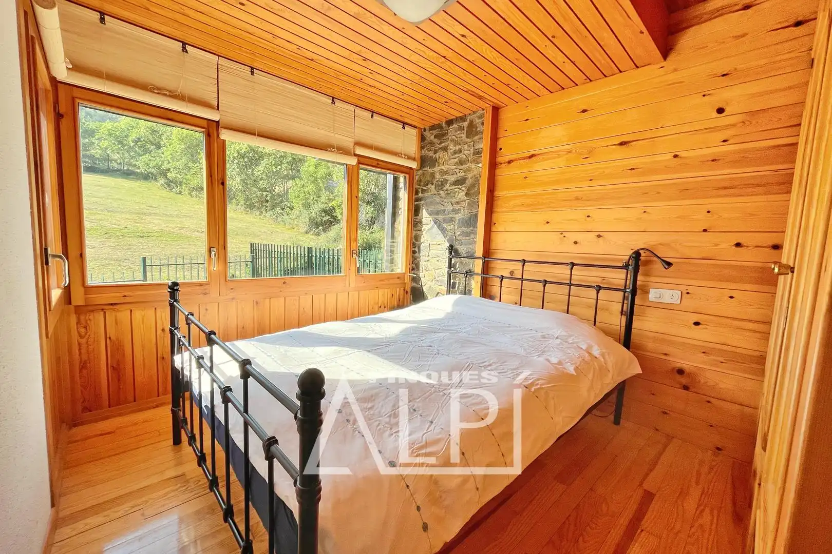 Dormitori de Casa adosada en venda en Fontanals de Cerdanya amb Calefacció, Parquet i Moblat
