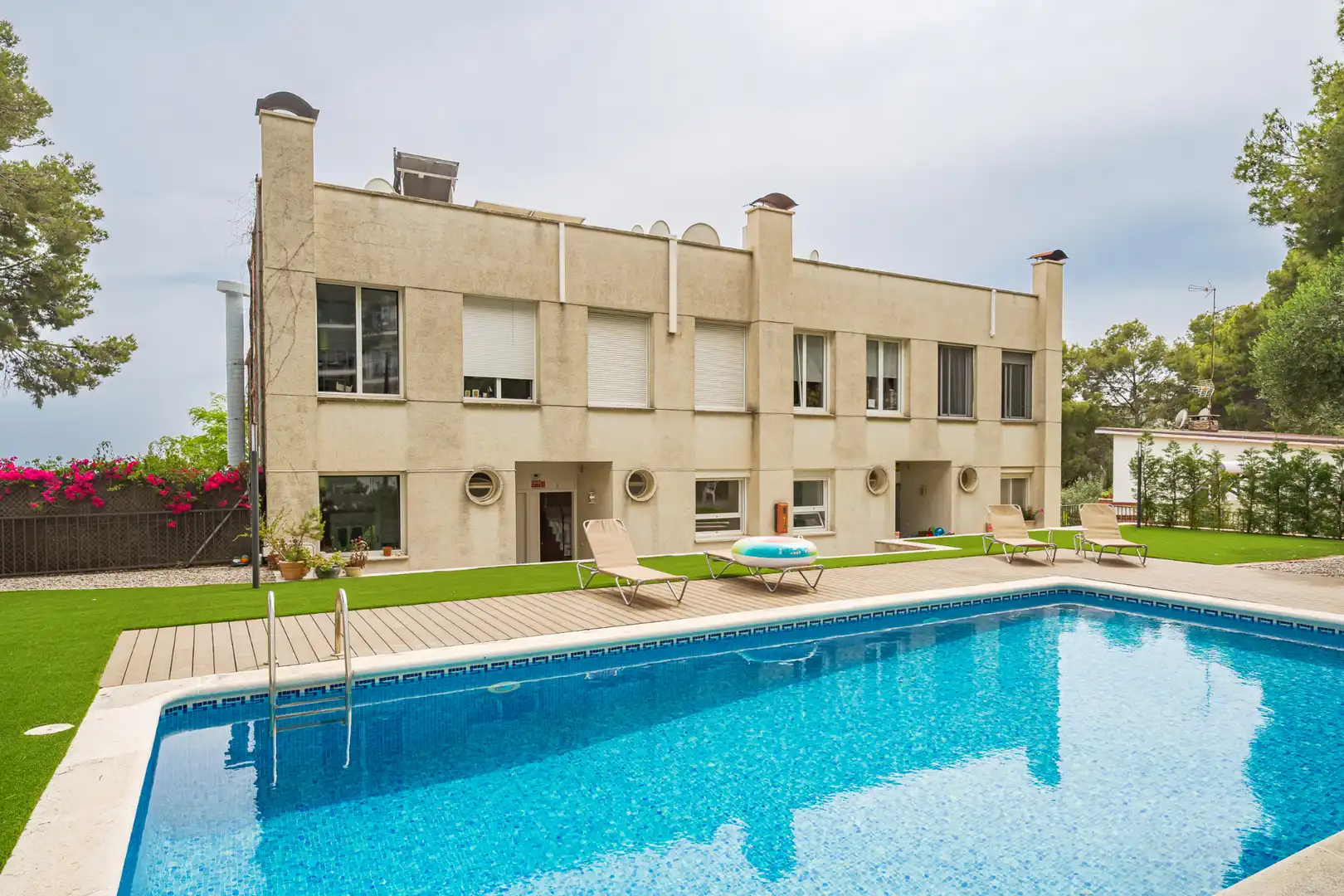Piscina de Casa adosada en venta en Castelldefels con Aire acondicionado, Calefacción y Parquet