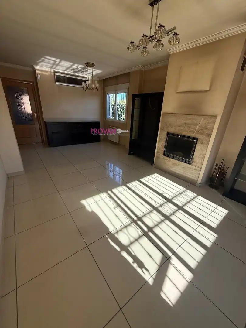 Sala de estar de Casa o chalet en venta en Torres de la Alameda con Aire acondicionado, Calefacción y Terraza