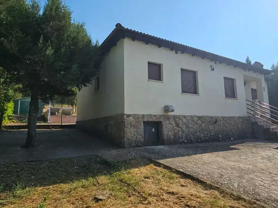 Vista exterior de Casa o xalet en venda en Duruelo amb Piscina