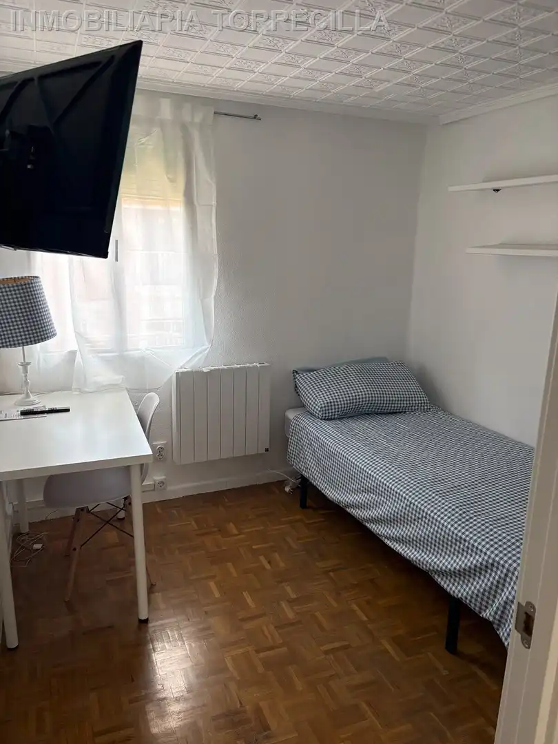 Bedroom of Flat for rent in Valladolid  with Heating, Parquet flooring and Furnished