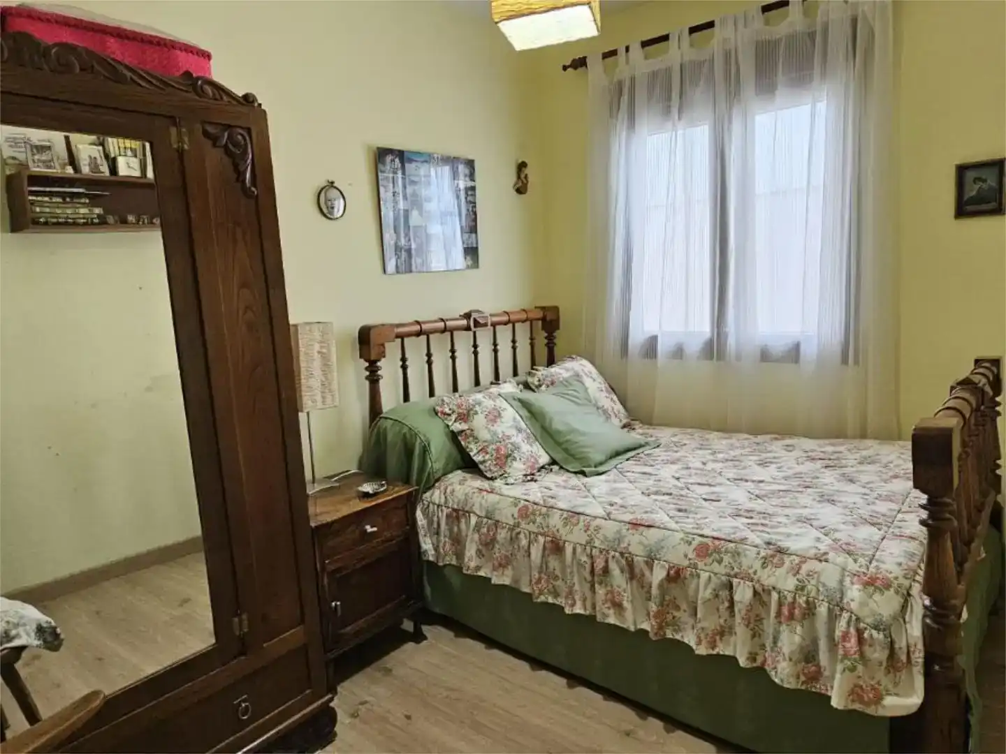 Dormitori de Casa o xalet en venda en Viveiro amb Jardí privat, Parquet i Moblat