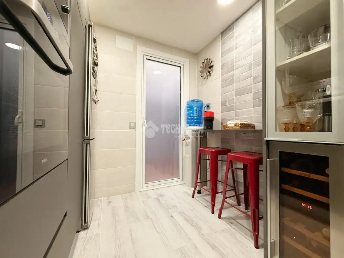 Cocina de Piso en venta en Sant Boi de Llobregat con Aire acondicionado, Terraza y Trastero