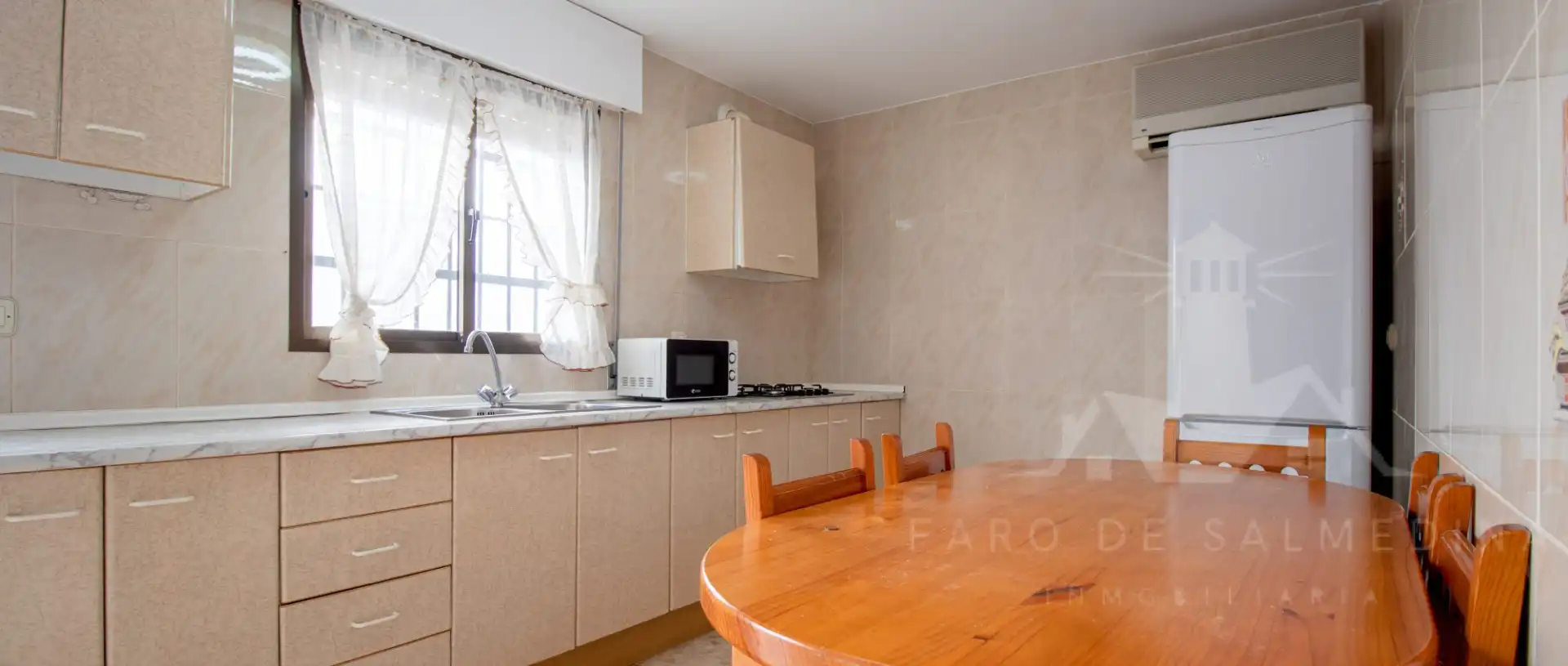 Cocina de Casa adosada en venta en Chipiona con Aire acondicionado, Trastero y Amueblado