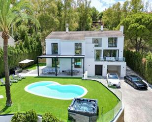 Vista exterior de Casa o xalet de lloguer en Marbella amb Aire condicionat, Jardí privat i Terrassa