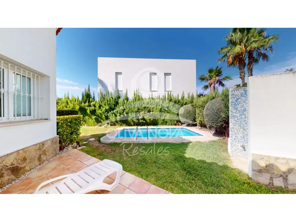 Casa amb piscina en venda a Calle Brueghell, imagen 4