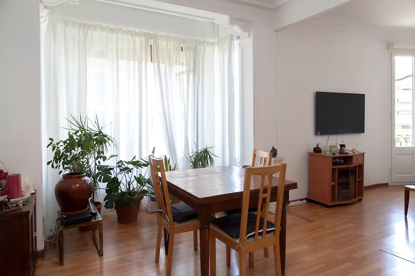 Comedor de Piso en venta en Barcelona con Balcón
