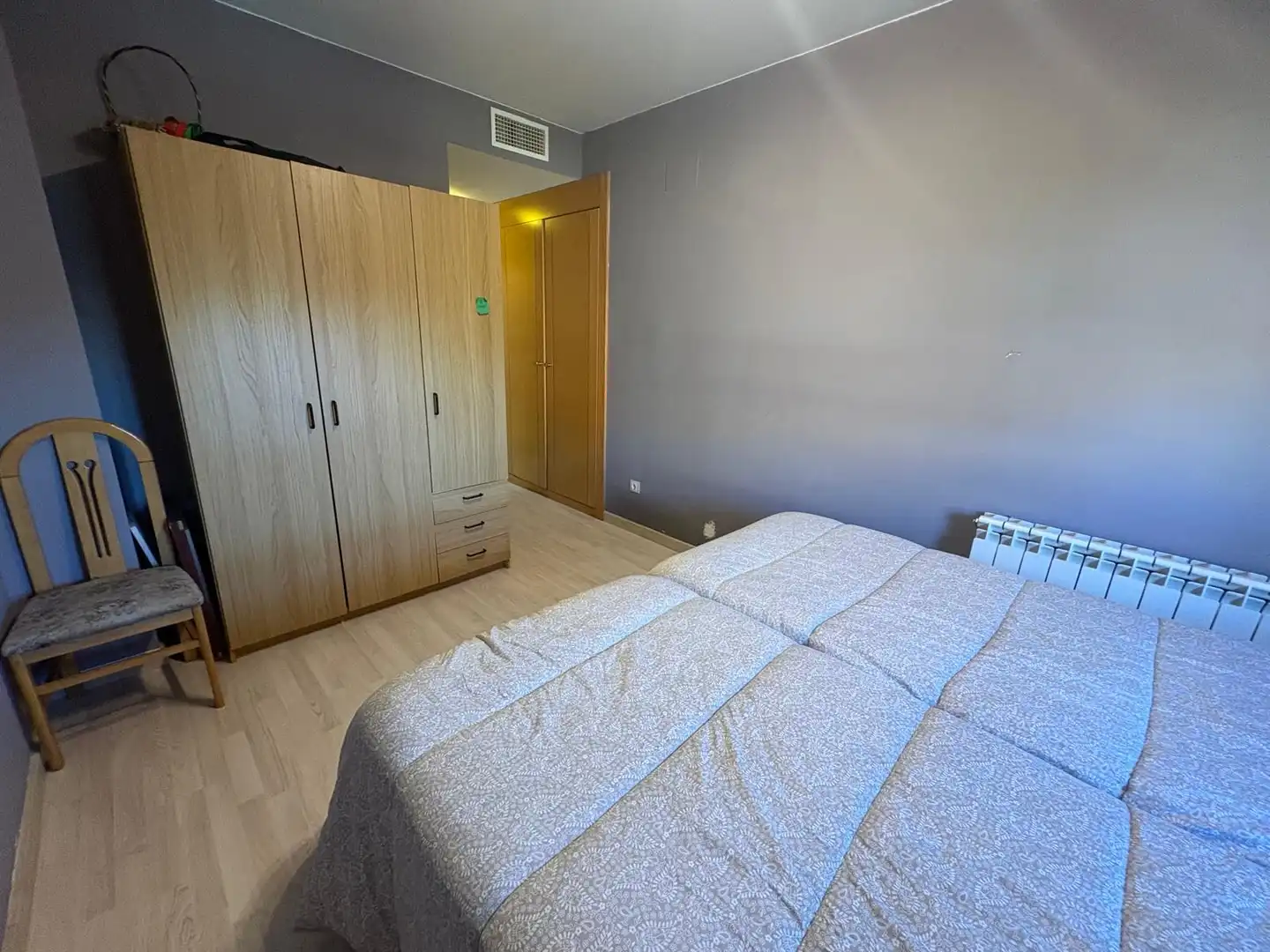 Schlafzimmer von Dachboden zum Verkauf in Yebes mit Klimaanlage, Heizung und Terrasse