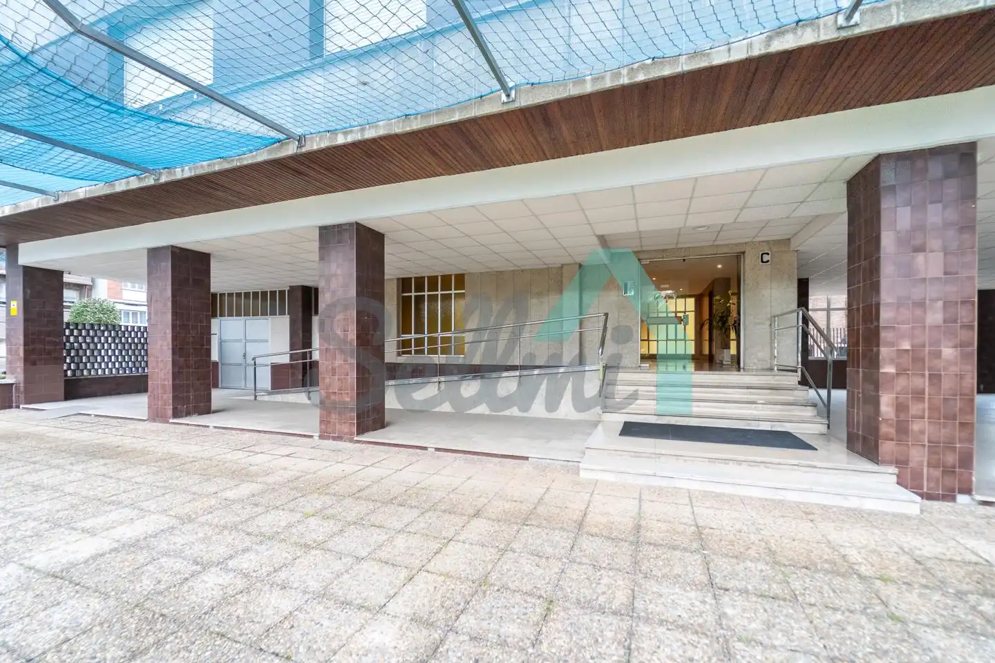 Vista exterior de Piso en venta en Oviedo  con Calefacción, Terraza y Trastero