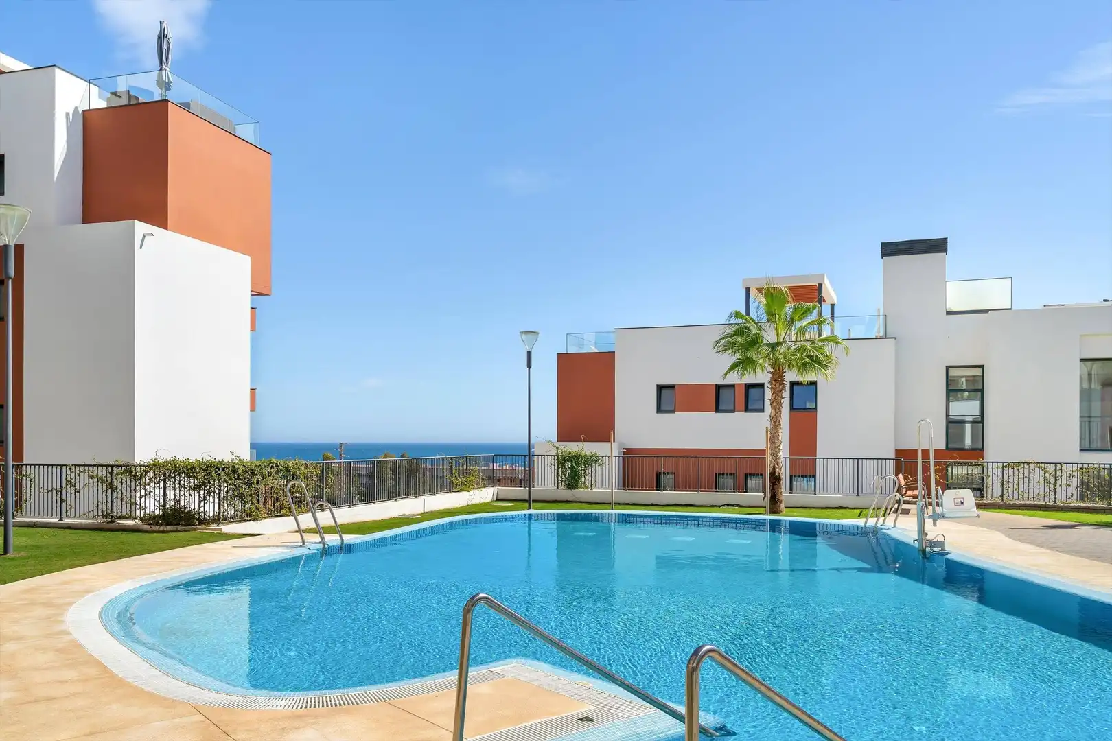Piscina de Apartament en venda en Fuengirola amb Aire condicionat, Jardí privat i Terrassa