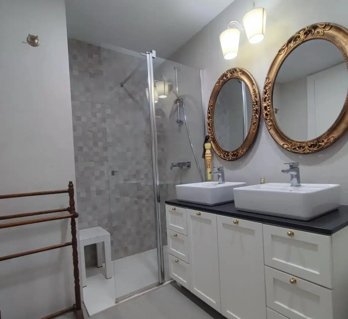 Baño de Piso de alquiler en Almería con Aire acondicionado, Calefacción y Jardín privado
