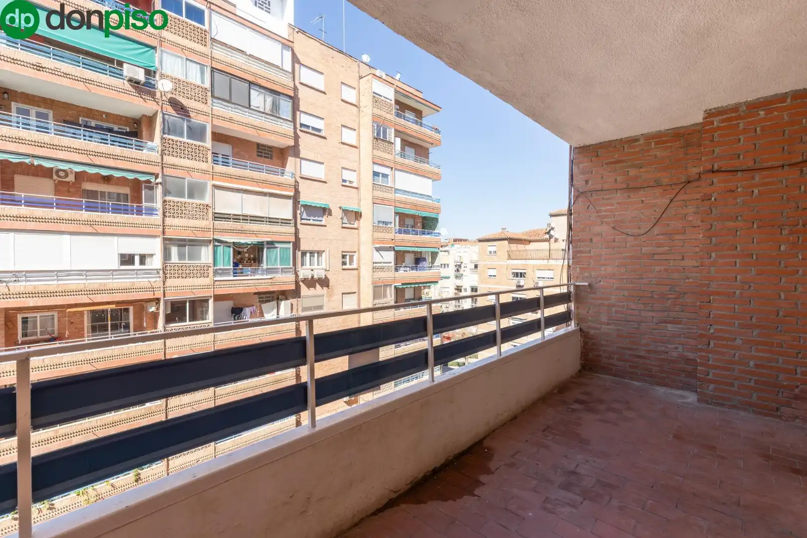 Piso en venta en Calle ALMUÑECAR, 4, Barrio de Zaidín