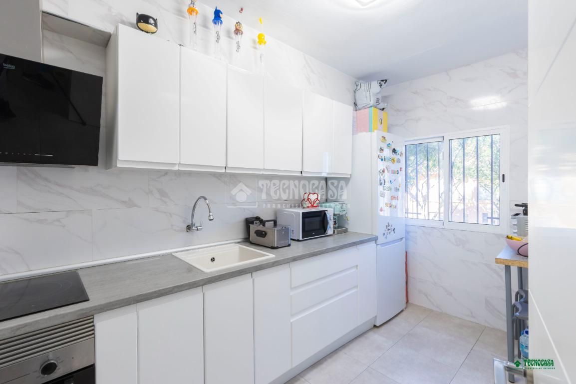 Cuina de Pis en venda en  Almería Capital amb Aire condicionat