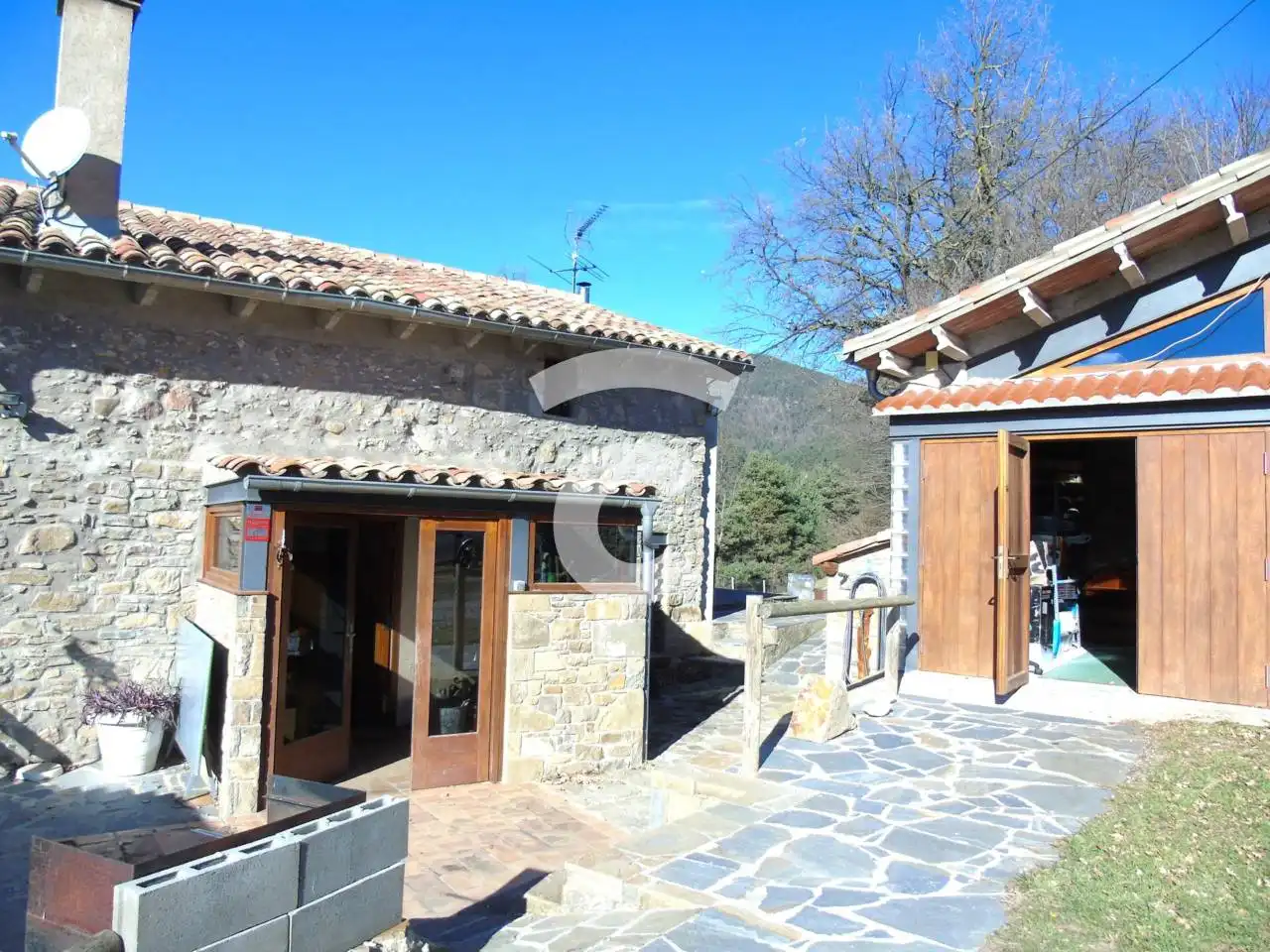 Vista exterior de Finca rústica en venda en Les Llosses amb Calefacció, Jardí privat i Parquet