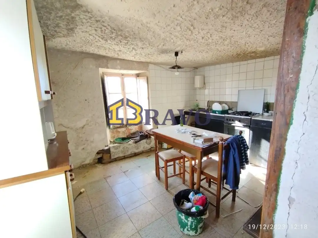 Cuina de Casa o xalet en venda en Valle de Losa amb Calefacció