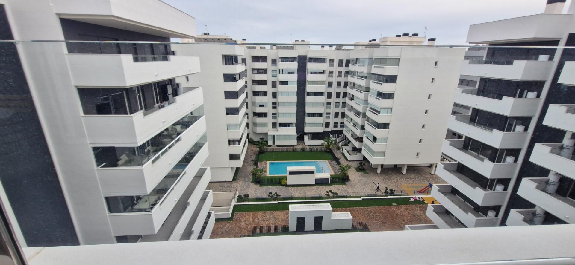 Außenansicht von Wohnung zur Miete in Elche / Elx mit Klimaanlage, Privatgarten und Parkett