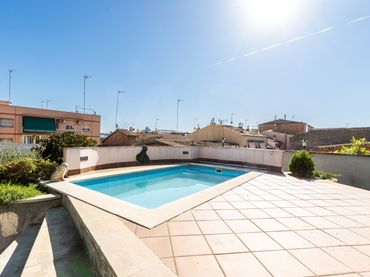 Casa bifamiliare con piscina in vendita a Parets del Vallès