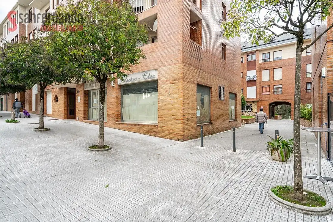 Vista exterior de Local en venta en Torrelavega 