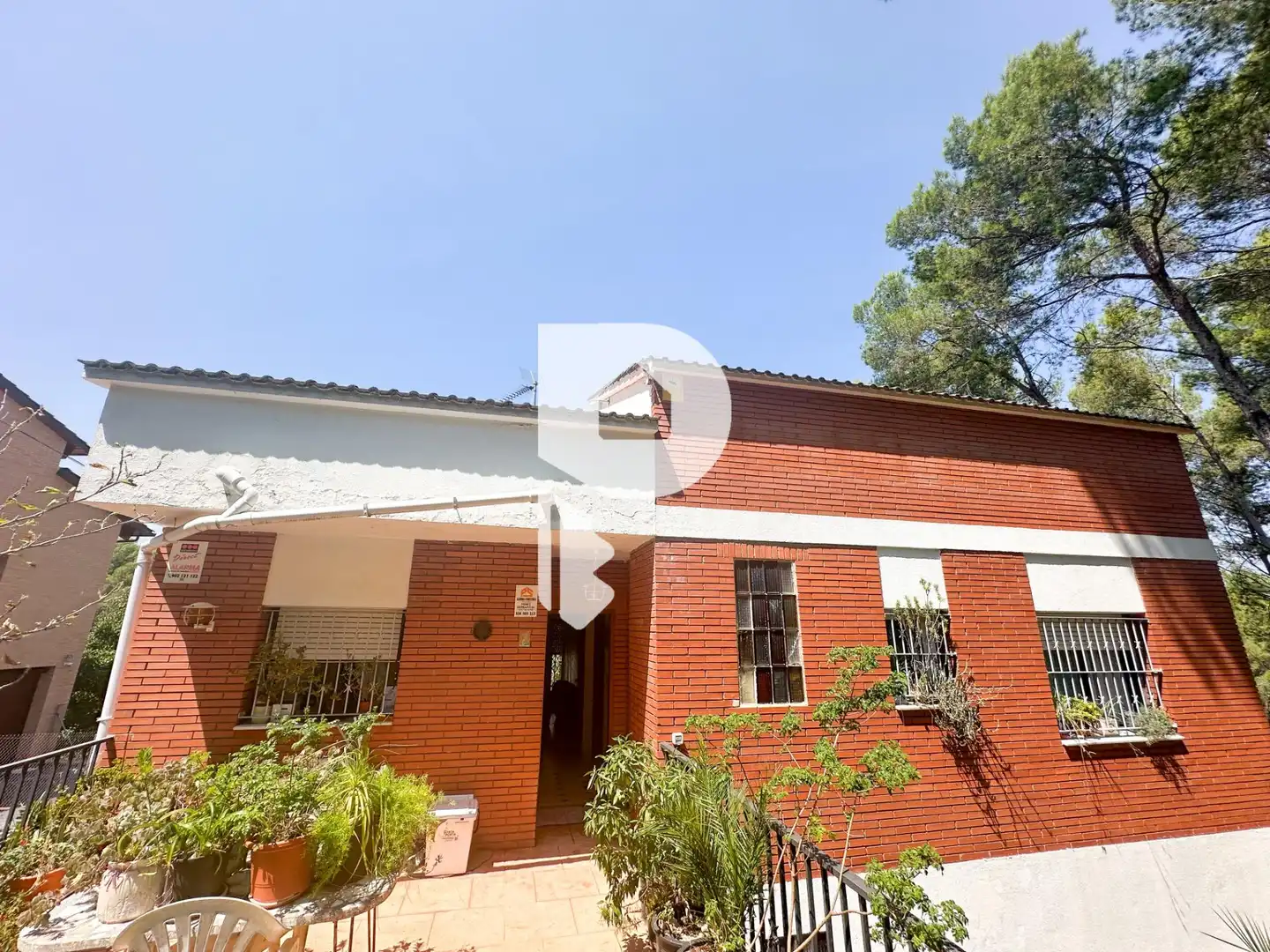 Vista exterior de Casa o xalet en venda en Pallejà amb Aire condicionat, Calefacció i Jardí privat