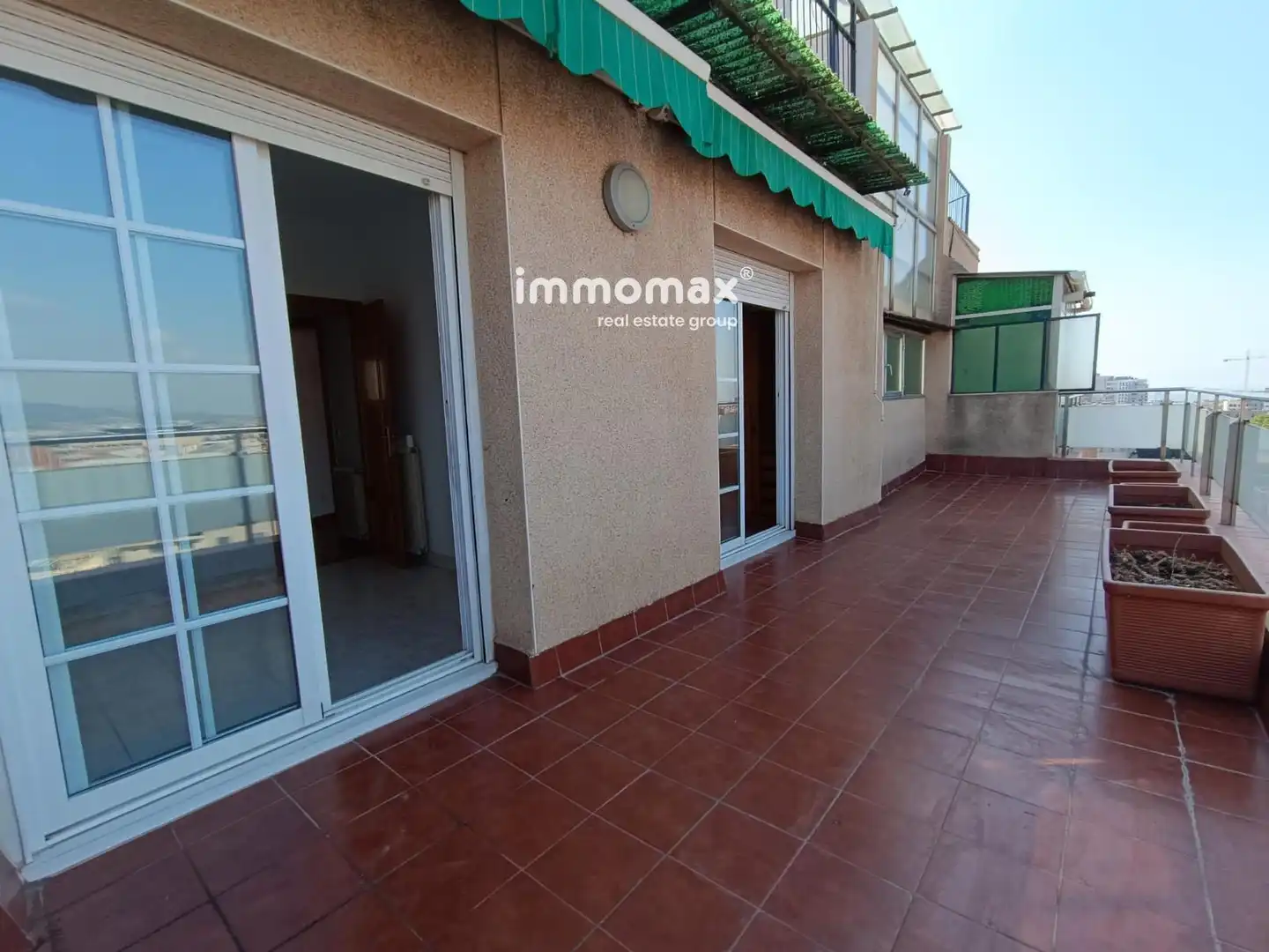 Vista exterior de Piso de alquiler en Esplugues de Llobregat con Calefacción y Terraza