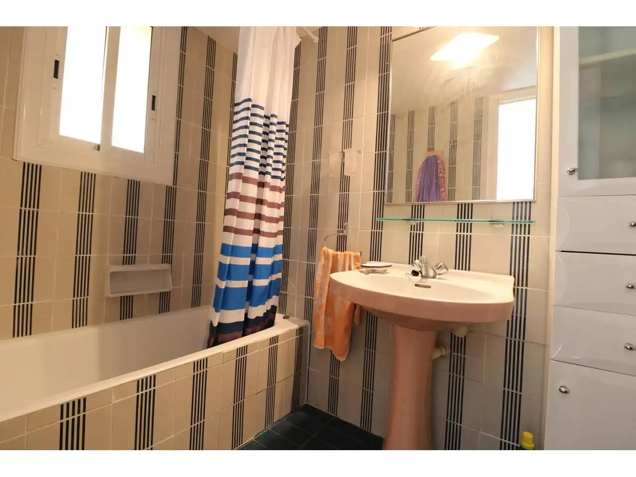 Bathroom of Flat for rent in Sant Cugat del Vallès  with Heating, Parquet flooring and Alarm