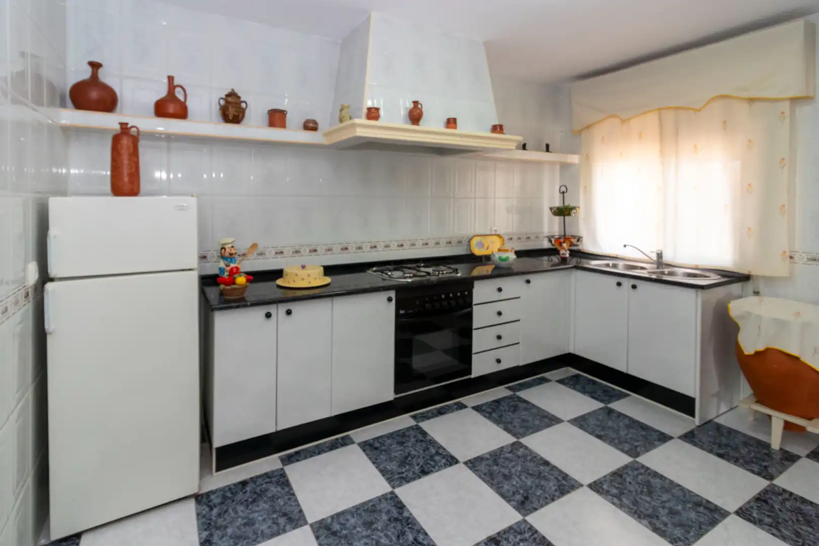 Küche von Haus oder Chalet zum Verkauf in Badajoz mit Klimaanlage, Abstellraum und Schwimmbad