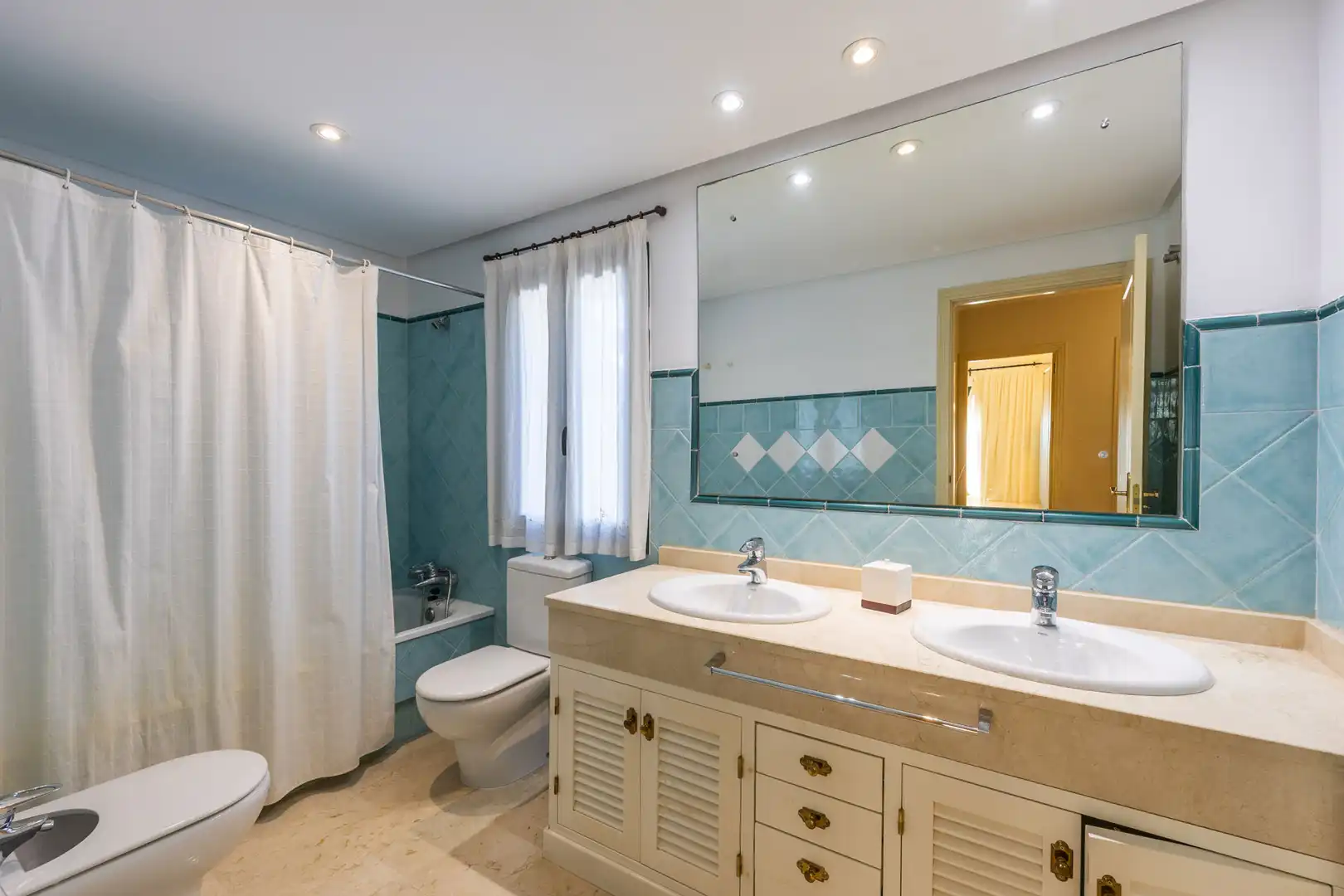 Casa aparellada amb piscina en venda a Sotogrande Alto, imagen 31