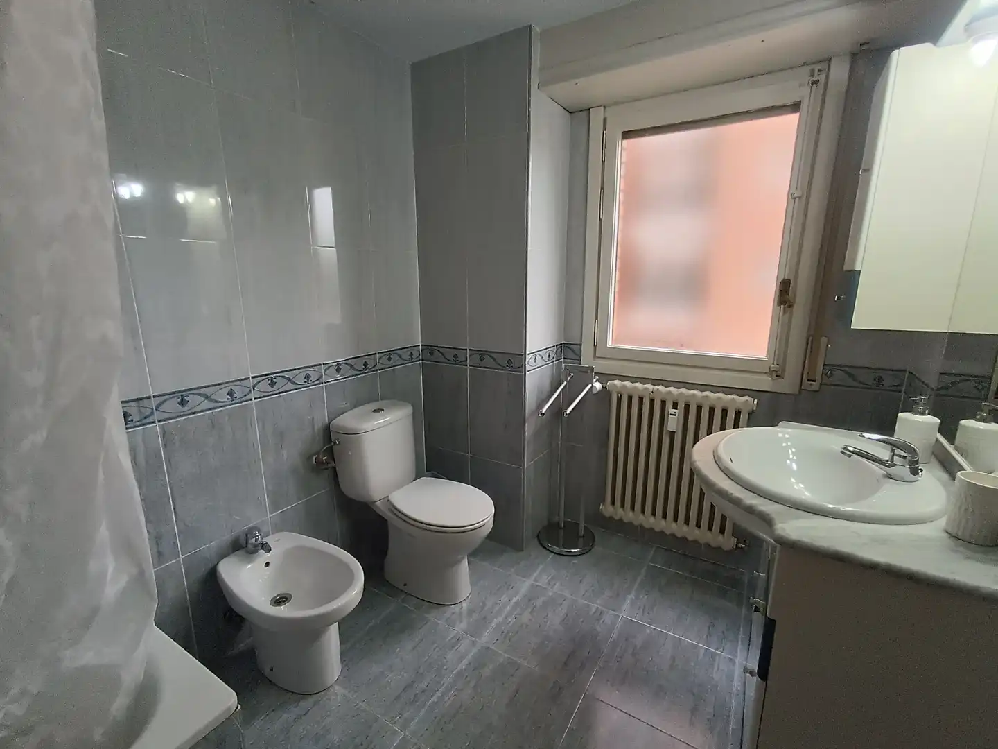 Bathroom of Flat for share in  Pamplona / Iruña  with Furnished