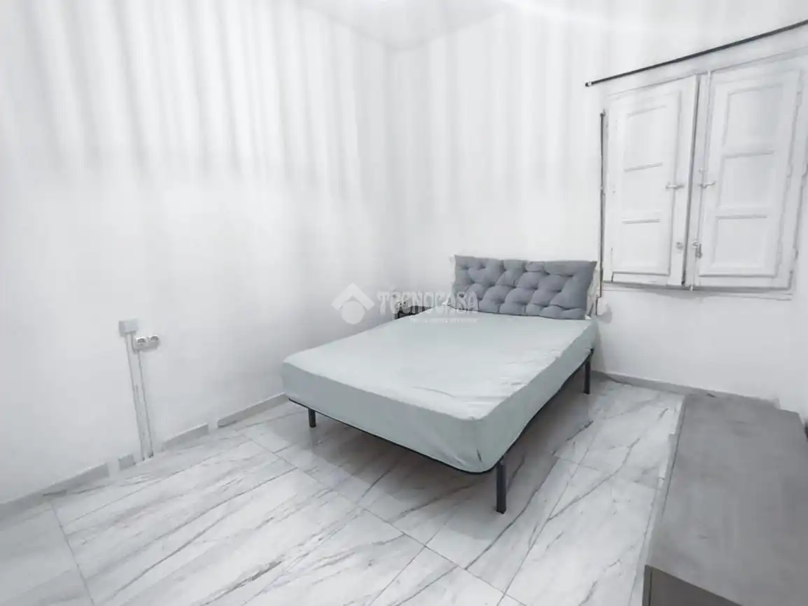 Bedroom of Flat for sale in Zaragoza