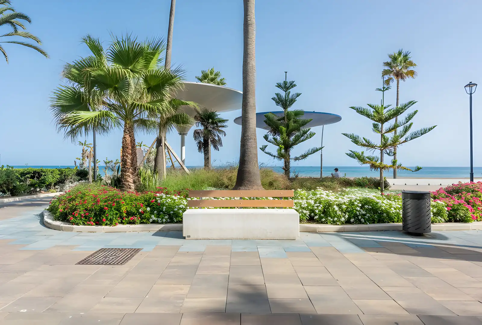 Vista exterior de Apartament en venda en Estepona amb Aire condicionat, Terrassa i Balcó