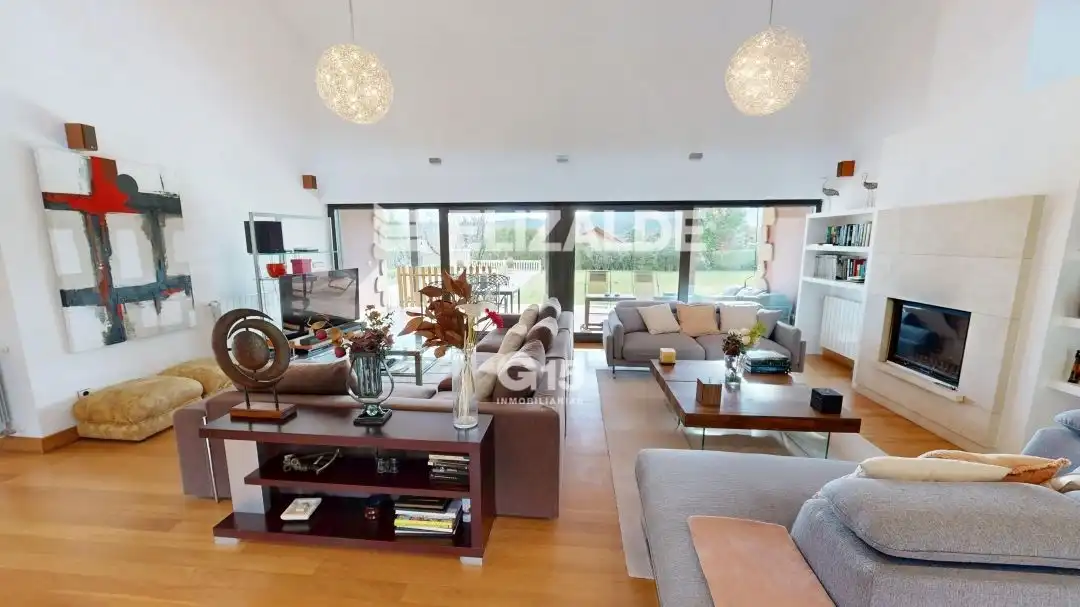 Sala d'estar de Casa o xalet en venda en Hondarribia amb Calefacció, Jardí privat i Terrassa