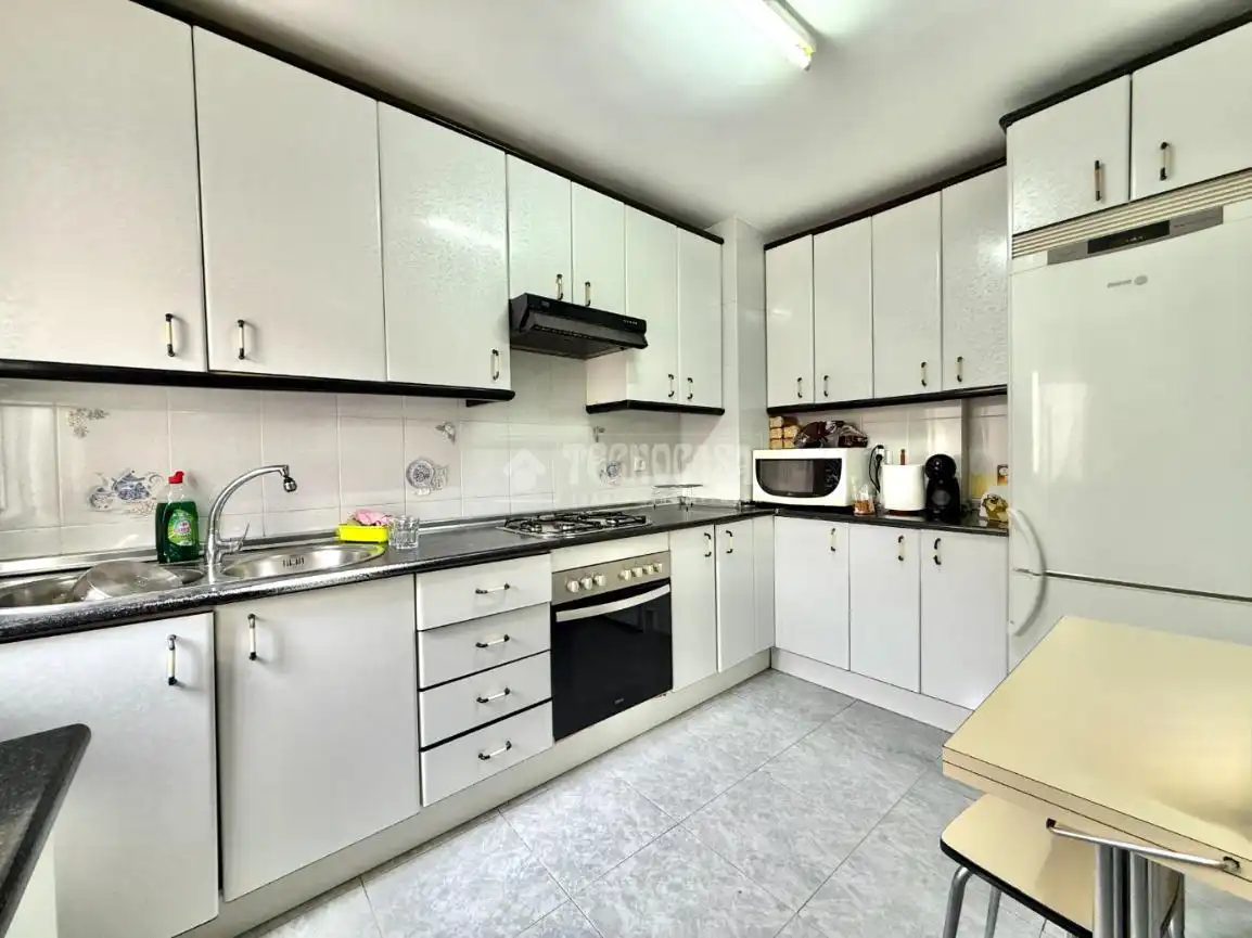 Cocina de Piso en venta en Alcalá de Henares con Calefacción y Terraza