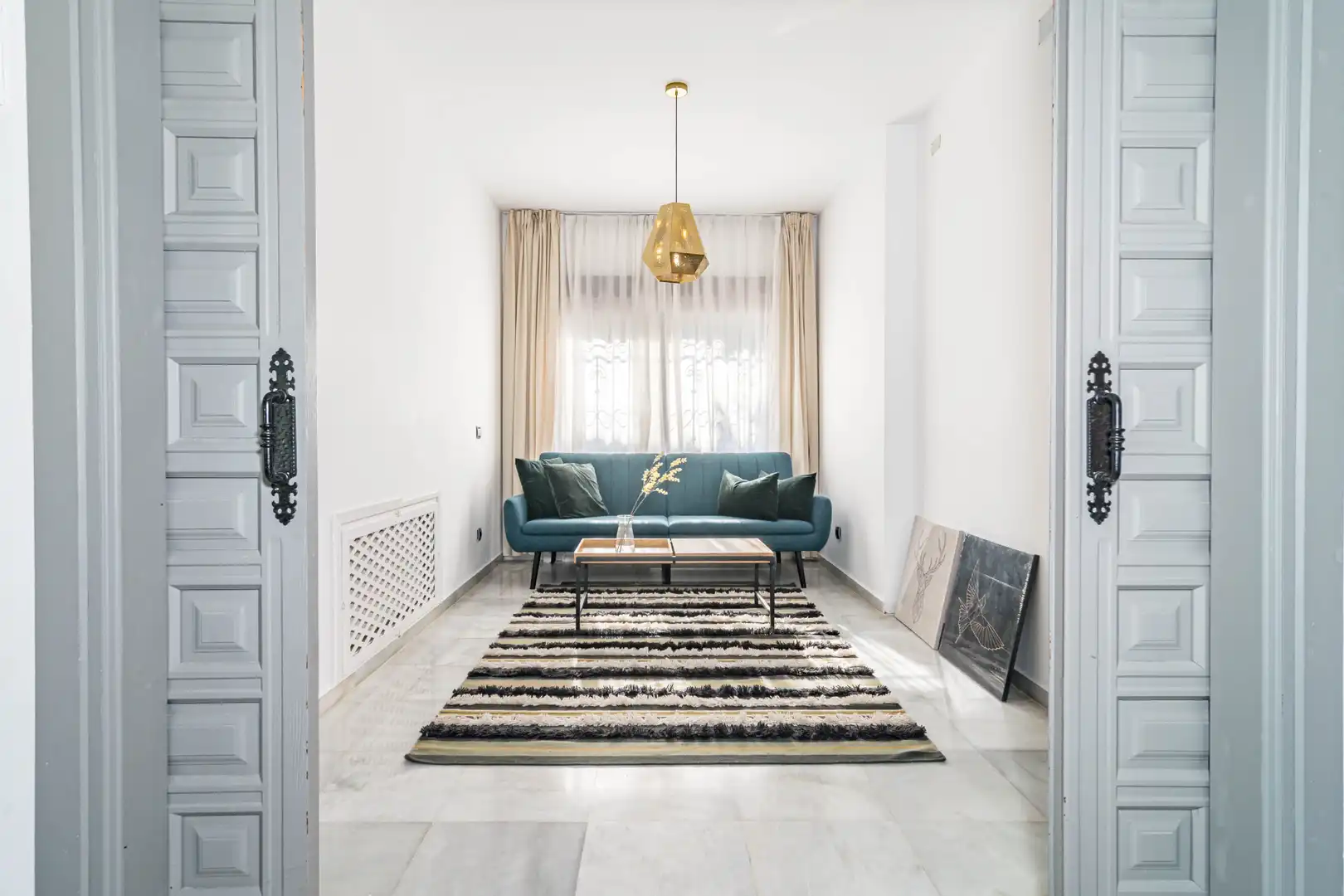 Sala d'estar de Casa o xalet de lloguer en Marbella amb Aire condicionat, Jardí privat i Parquet