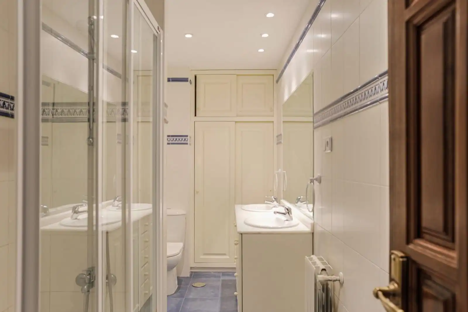 Bathroom of Flat for sale in Jaén