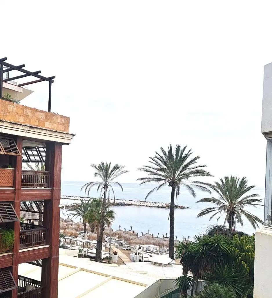 Vista exterior de Pis en venda en Marbella amb Aire condicionat, Calefacció i Terrassa