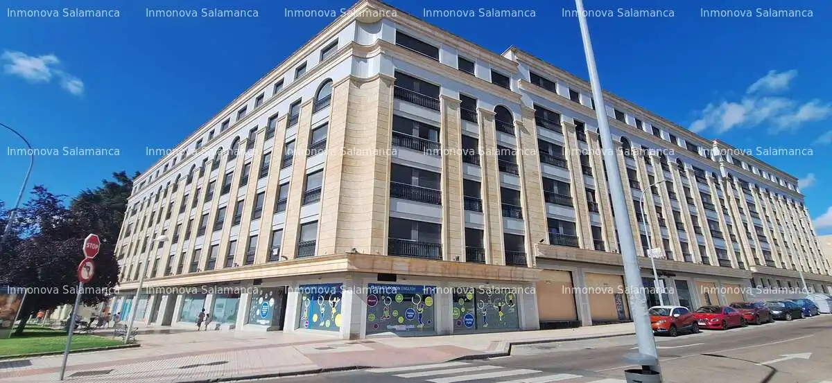 Vista exterior de Pis de lloguer en Salamanca amb Calefacció, Moblat i Piscina comunitària