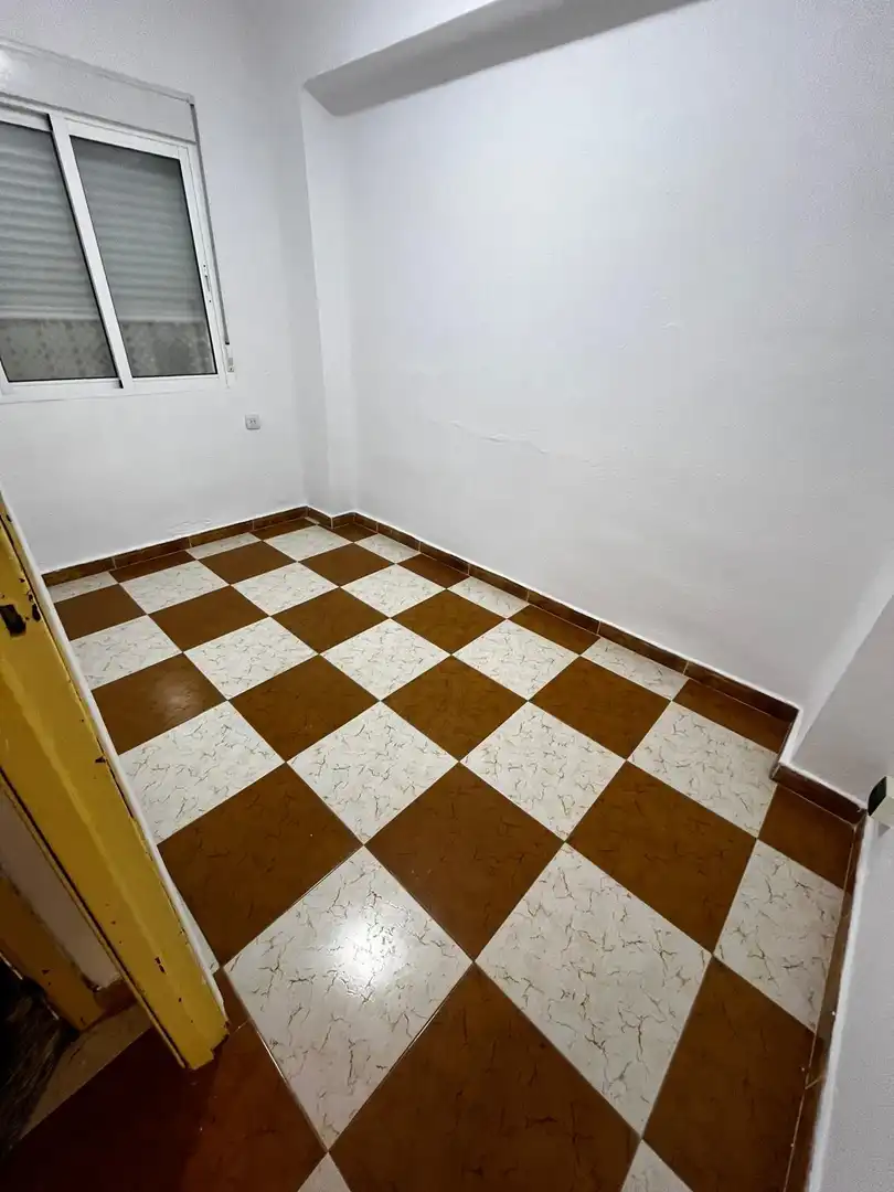 Wohnung zum Verkauf in Córdoba mit Klimaanlage und Abstellraum