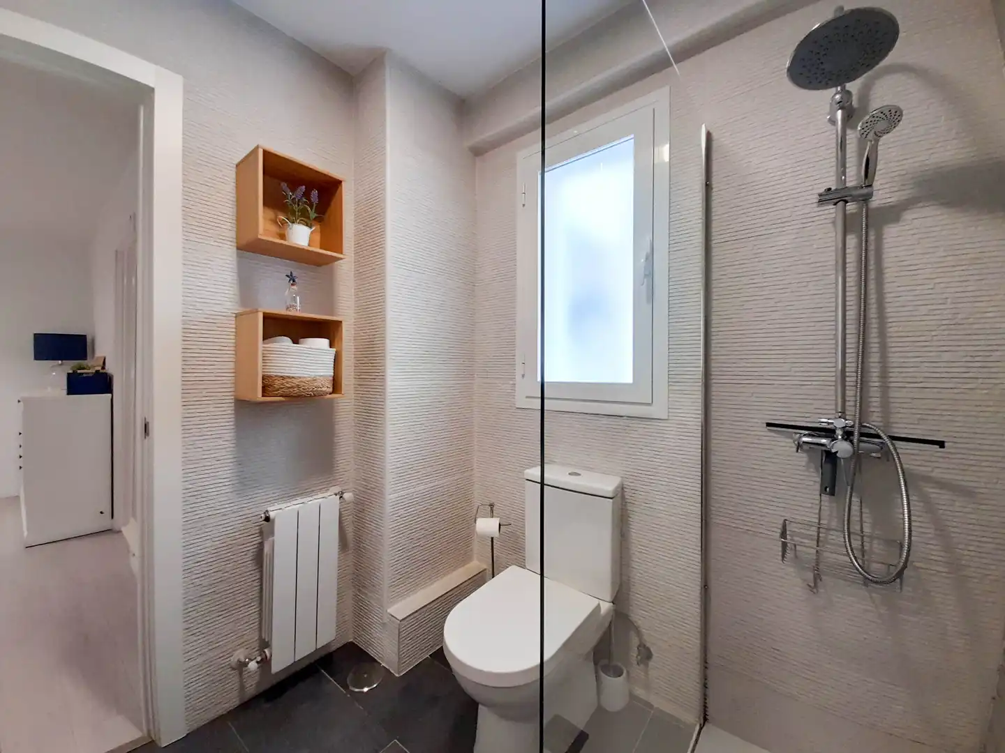 Bathroom of Flat for rent in Madrid  with Heating, Furnished and Oven