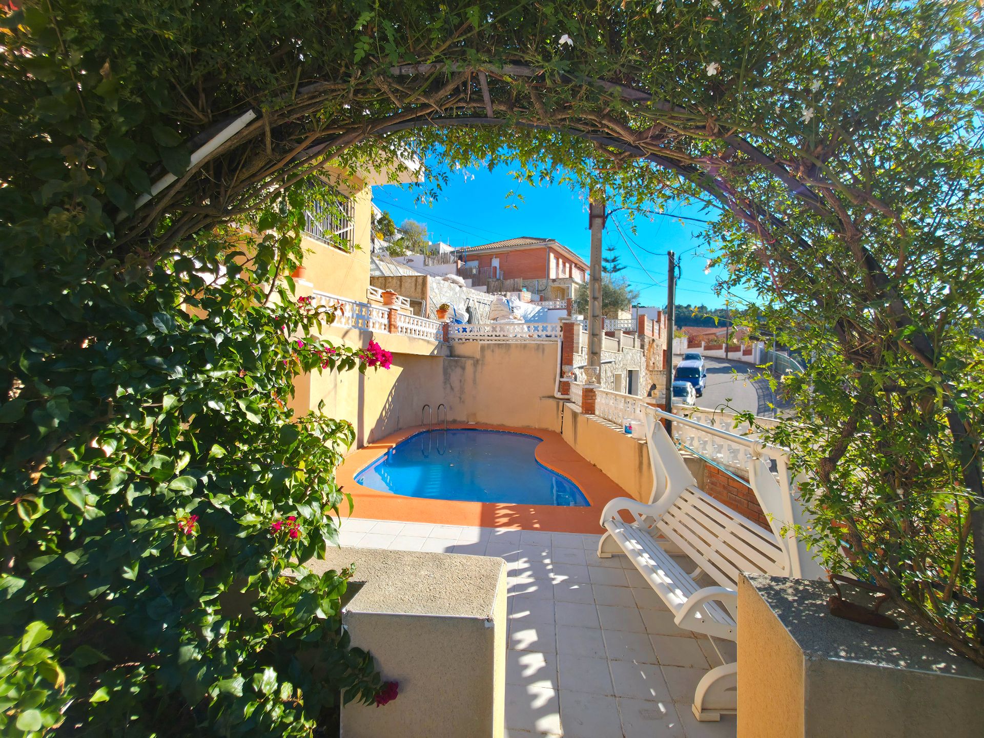 Vista exterior de Casa o chalet en venta en Sant Andreu de la Barca con Aire acondicionado, Calefacción y Jardín privado