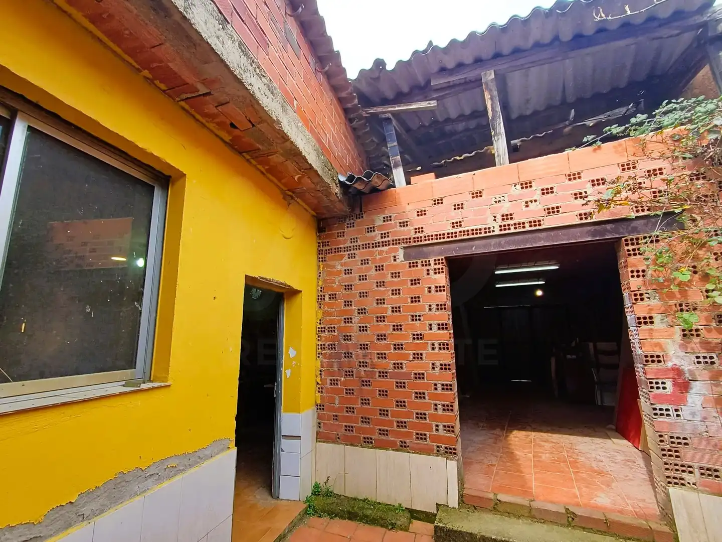 Vista exterior de Finca rústica en venda en Valverde de la Virgen amb Calefacció i Terrassa
