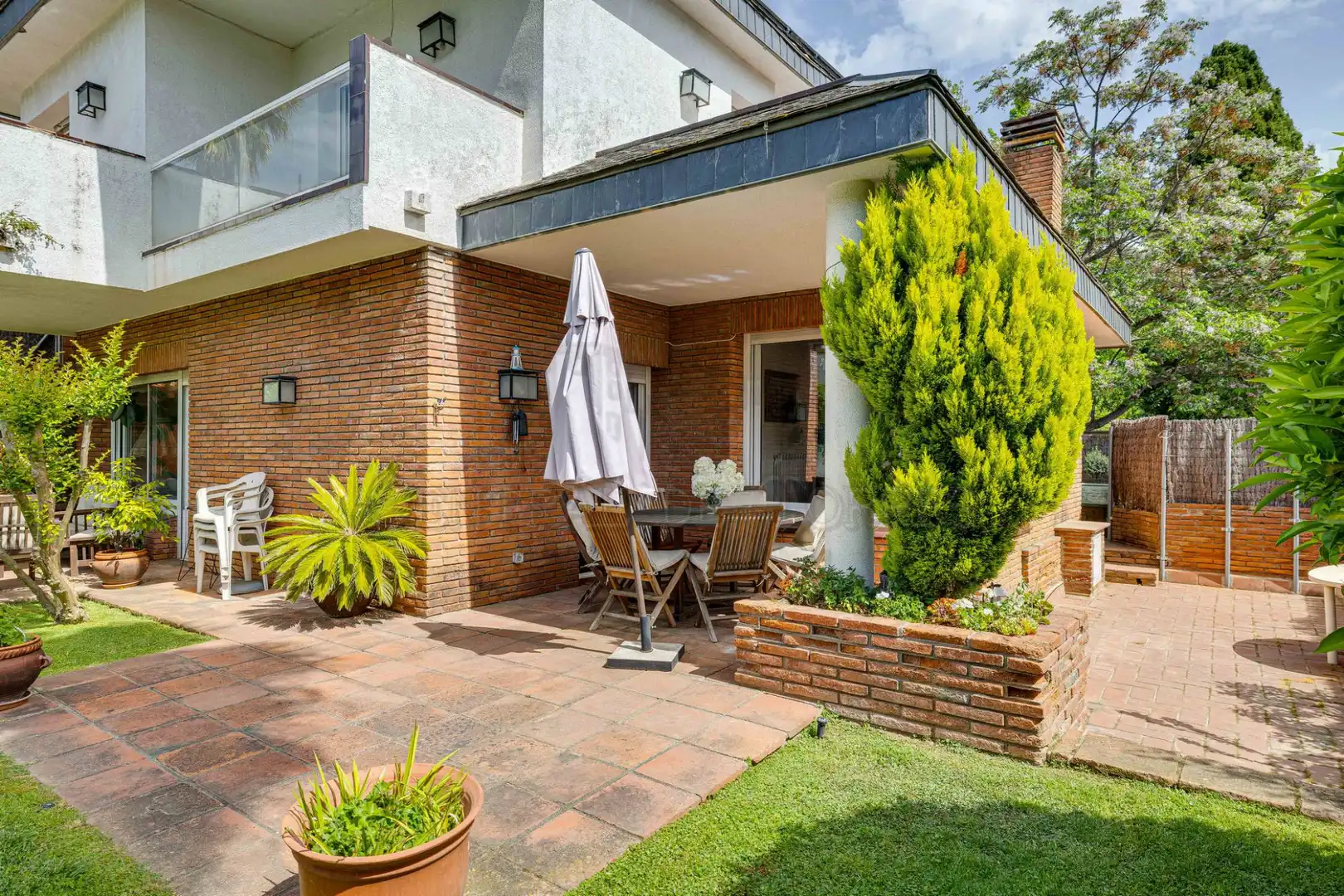 Terraza de Casa o chalet en venta en Sant Cugat del Vallès con Calefacción, Jardín privado y Parquet